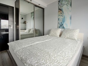 2 bedrooms, desk, iron/ironing board, free WiFi - Gdańsk Apt - Cozy Stay Near Park (Gdańsk)