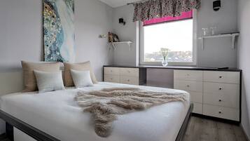 2 dormitoris, escriptori, planxa i posts de planxar i wifi gratuïta