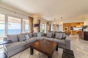 Smart-tv och eldstad