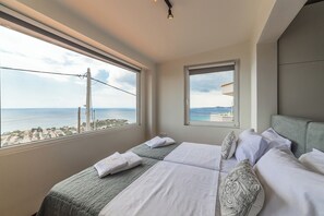 4 室のベッドルーム、セーフティボックス (室内)、デスク、アイロン / アイロン台