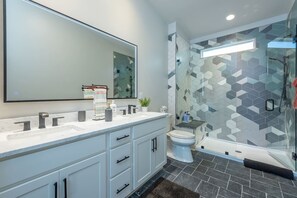 House | 3 bedrooms - Modern Forest Retreat Sauna Fireplace Views (Pisgah Forest)