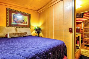 1 bedroom, bed sheets