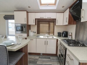 Dishwasher, cookware/dishes/utensils