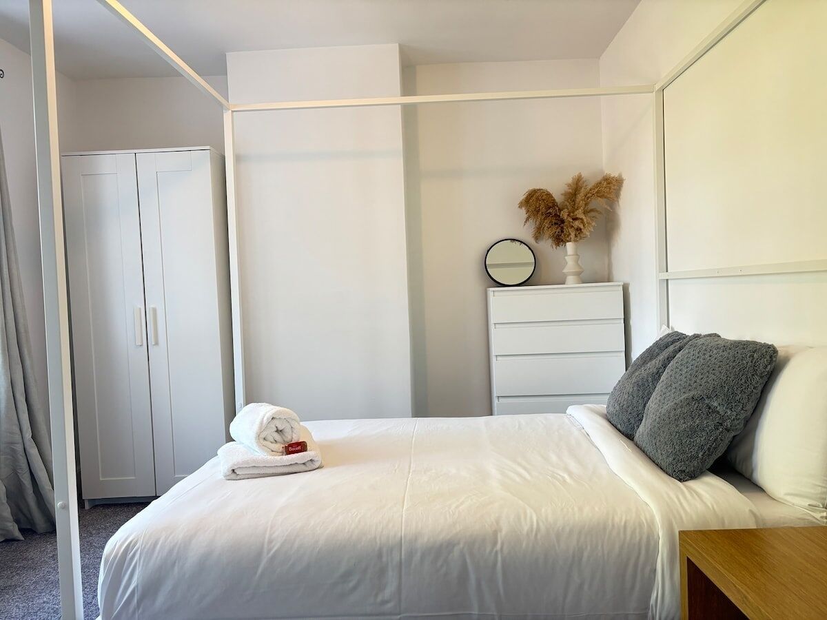 3 makuuhuonetta, silitysrauta/-lauta, internet, vuodevaatteet