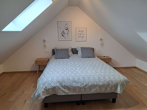 3 bedrooms, iron/ironing board, travel cot, free WiFi