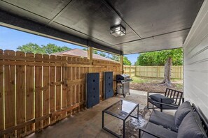 Terrace/patio - Comfortable 2-Bedroom Rental in Bridge City (Bridge City)