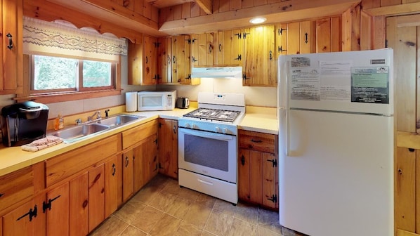 Fridge, cookware/dishes/utensils