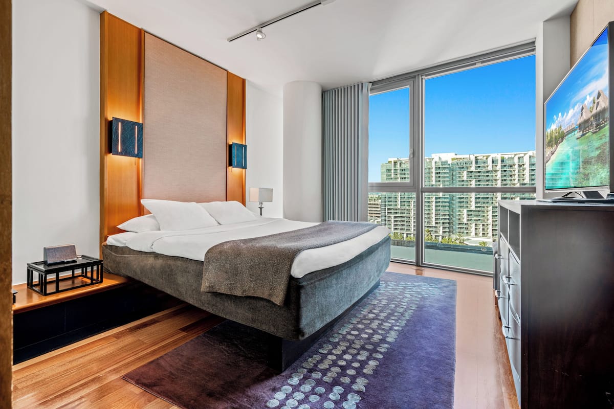 Suíte superluxo, 1 quarto, cozinha, vista para o oceano | Roupas de cama premium, escrivaninha, espaço de trabalho para notebook