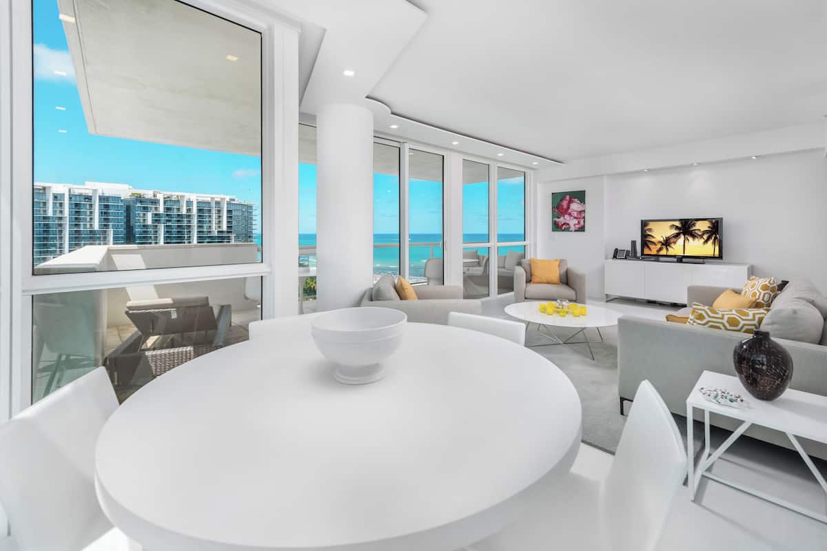 Suíte superluxo, 4 quartos, cozinha, vista para o oceano | Área de estar