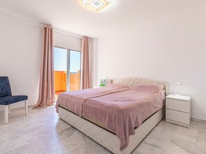 2 室のベッドルーム、アイロン / アイロン台、WiFi (無料)、ベッドシーツ