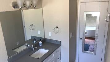Toallas, jabón, papel de baño