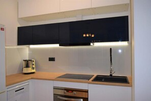 Réfrigérateur, micro-ondes, four, lave-vaisselle