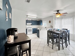 Mikrowelle, Ofen, Geschirrspüler