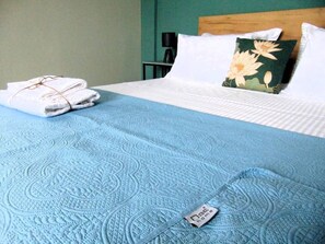 1 bedroom, desk, iron/ironing board, WiFi