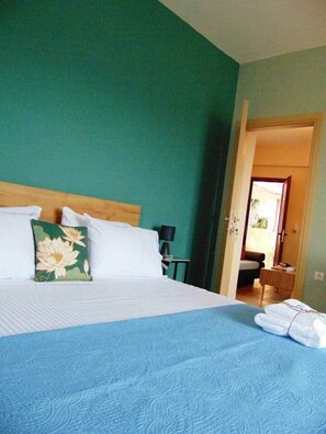 1 bedroom, desk, iron/ironing board, WiFi