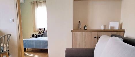 1 slaapkamer, een bureau, een strijkplank/strijkijzer, wifi