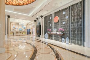 Lobby - Ramada Plaza by Wyndham Tian Lu Hotel Wuhan (Wuhan)