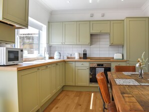 Kitchen/diner | Long John Cottage, Redcar, near Saltburn-by-the-sea - 2 bedroom accommodation in Redcar, near Saltburn-by-the-sea (Redcar, near Saltburn-by-the-sea)