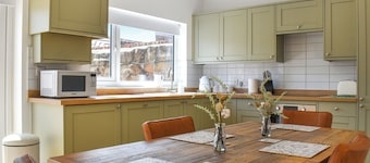 2 bedroom accommodation in Redcar, near Saltburn-by-the-sea