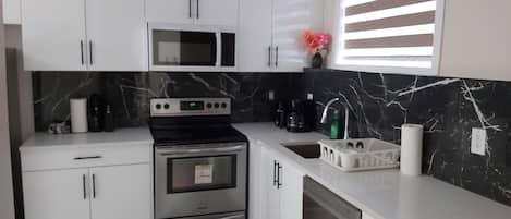 Fridge, microwave, stovetop, dishwasher