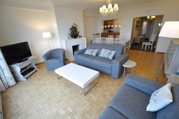 Living area - Apartment in Duinbergen Near Sandy Beach (Knokke-Heist)