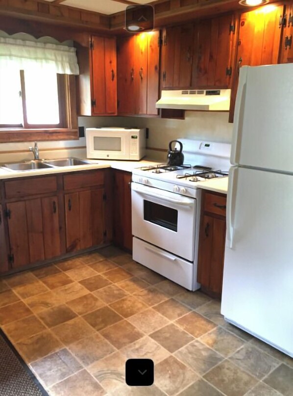 Fridge, cookware/dishes/utensils