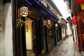 Exterior detail - Shanghai Jiaoli Xiaoyan Inn (Zhujiajiao Scenic Area Ancient Town) (Shanghai)
