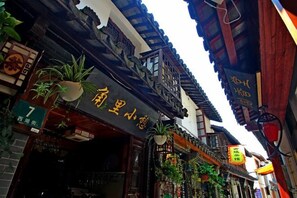 Exterior detail - Shanghai Jiaoli Xiaoyan Inn (Zhujiajiao Scenic Area Ancient Town) (Shanghai)
