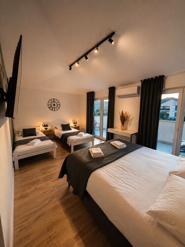 Bjonda Big Family Apt • 3BR • 2 Balconies + Private Parking