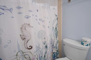 Hair dryer, towels - Spacious 3BR Sleeps 10, Minutes from Harbour Town (Hilton Head Island)