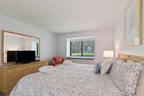 3 bedrooms, desk, iron/ironing board, WiFi