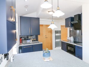 Cottage | Cucina privata | Lavastoviglie, pentole/stoviglie/utensili