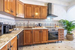 Fridge, coffee/tea maker, cookware/dishes/utensils