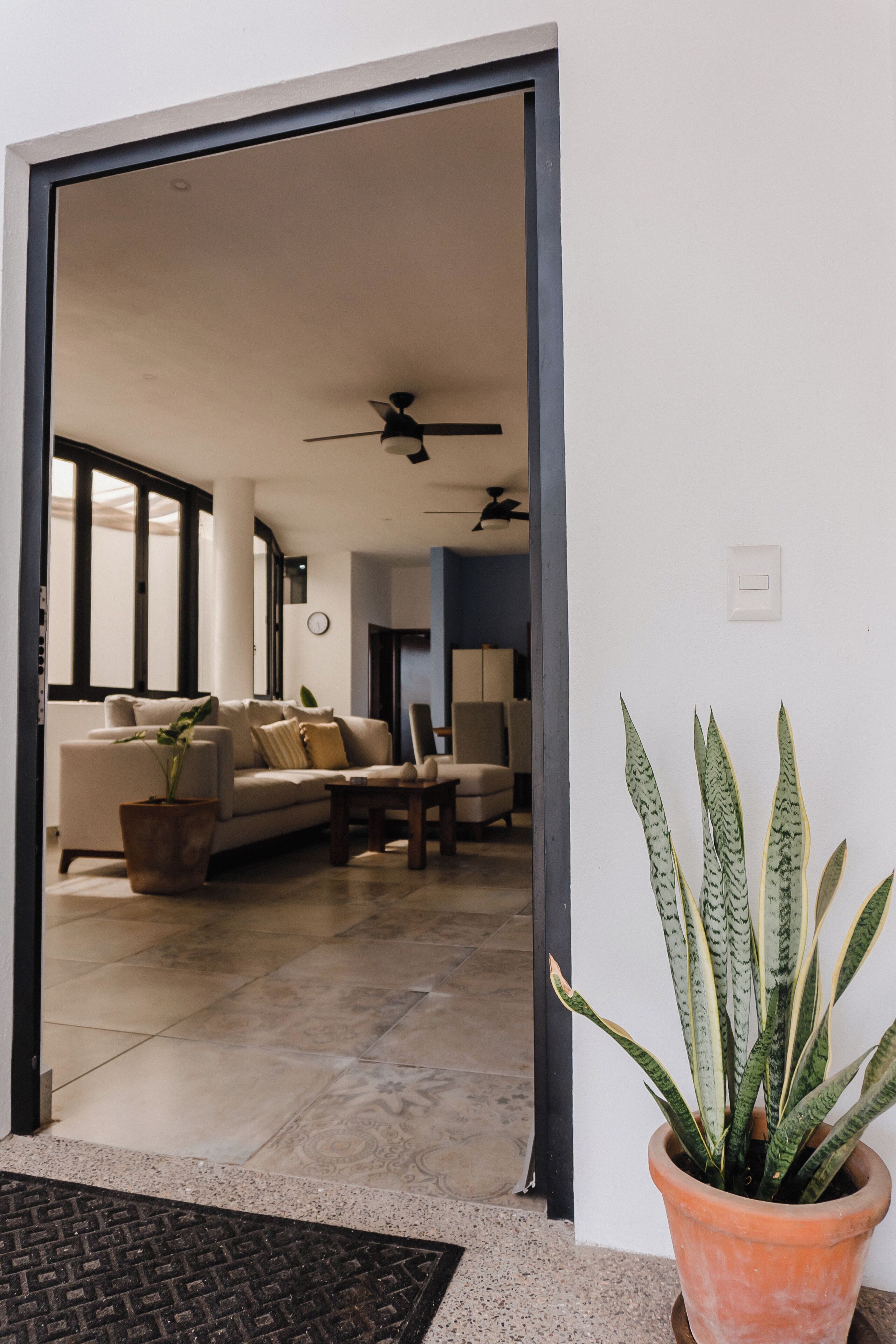 المنشأة من الداخل