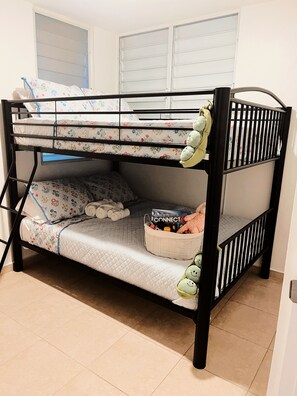 4 bedrooms, iron/ironing board, free WiFi, bed sheets