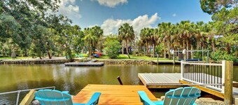 Outdoor Oasis: Canal-Front Home in Crystal River