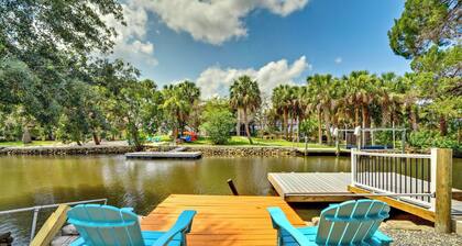Outdoor Oasis: Canal-Front Home in Crystal River