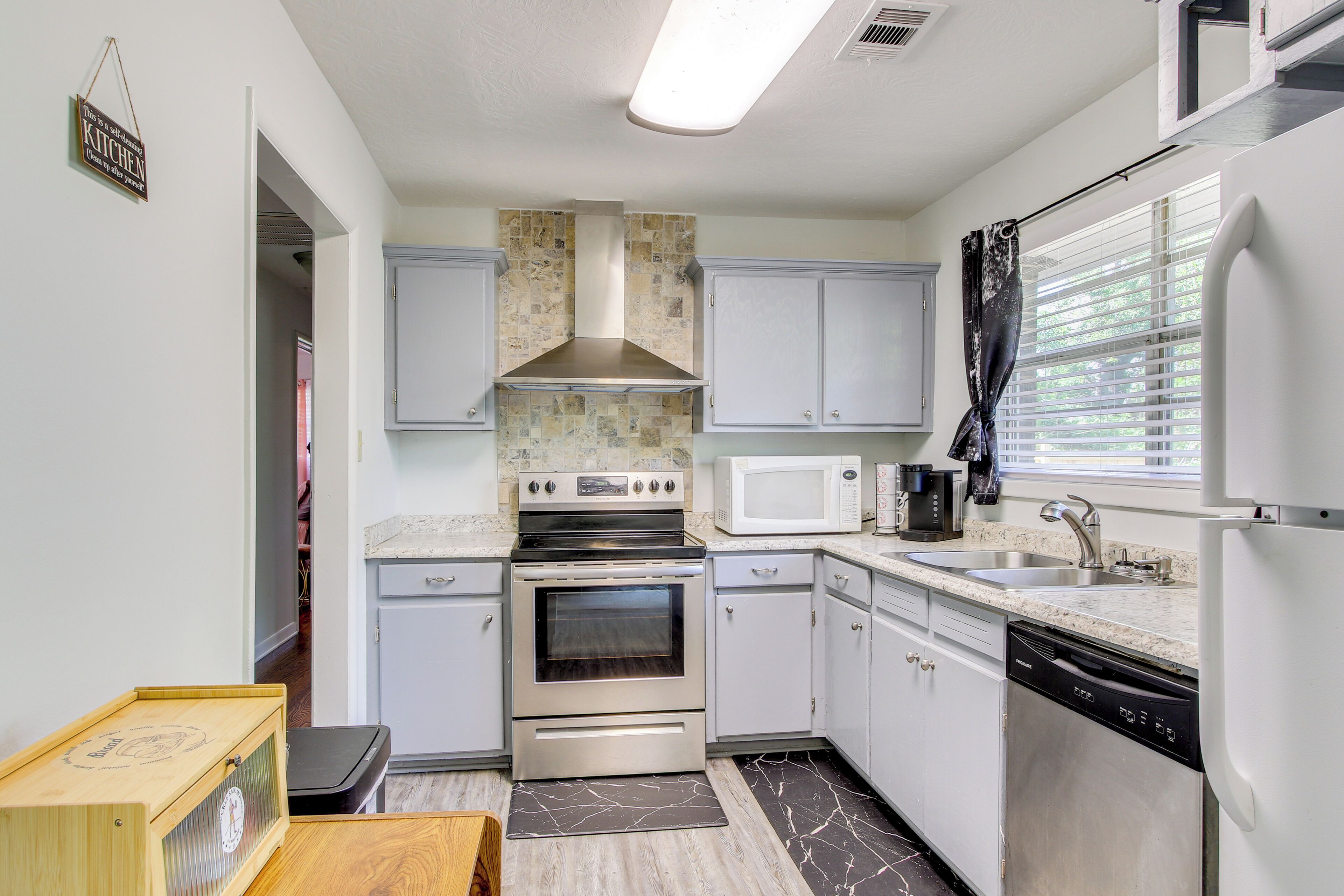 Fridge, microwave, dishwasher, coffee/tea maker