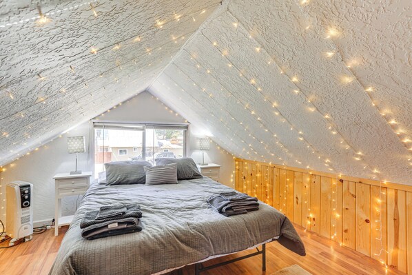 2 bedrooms, iron/ironing board, internet, bed sheets
