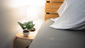 1 bedroom, desk, travel crib, WiFi