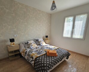 3 chambres, fer et planche à repasser, lit parapluie, draps fournis