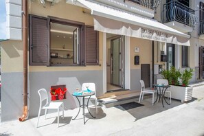 Outdoor dining - Rossy Palace 5 - Amalficoast Suites (Agerola)