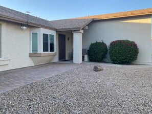Exterior - Wheelchair & Pet-Friendly/Huge Yard- Gemini North (Phoenix)