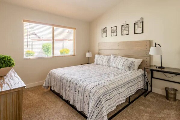 2 bedrooms, desk, iron/ironing board, WiFi