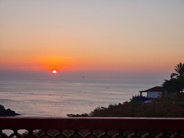 Basic Room, Balcony, Bay View | Desk, free WiFi, bed sheets