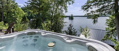 Outdoor spa tub
