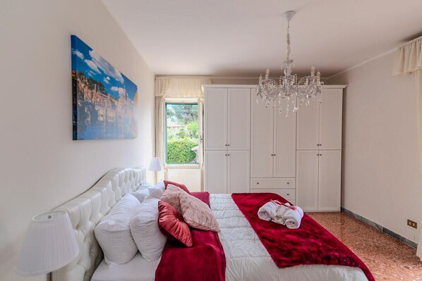2 bedrooms, desk, bed sheets - Marino House - Rocca di Papa (Marino)