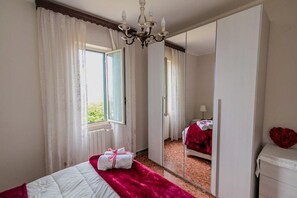 2 bedrooms, desk, bed sheets - Marino House - Rocca di Papa (Marino)