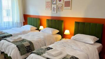 2 bedrooms, desk, iron/ironing board, WiFi