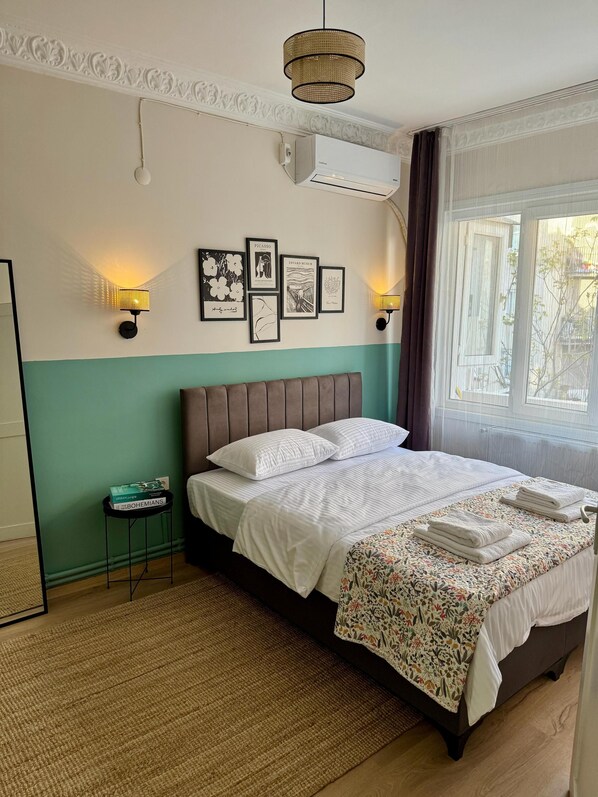 2 bedrooms, desk, iron/ironing board, WiFi